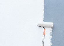 Malowanie ścian na biało po kolorze - o czym pamiętać?